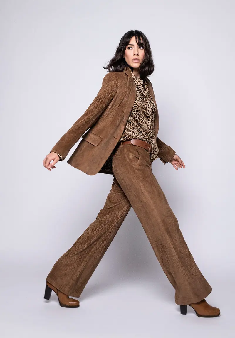 Cordhose mit Bügelfalte