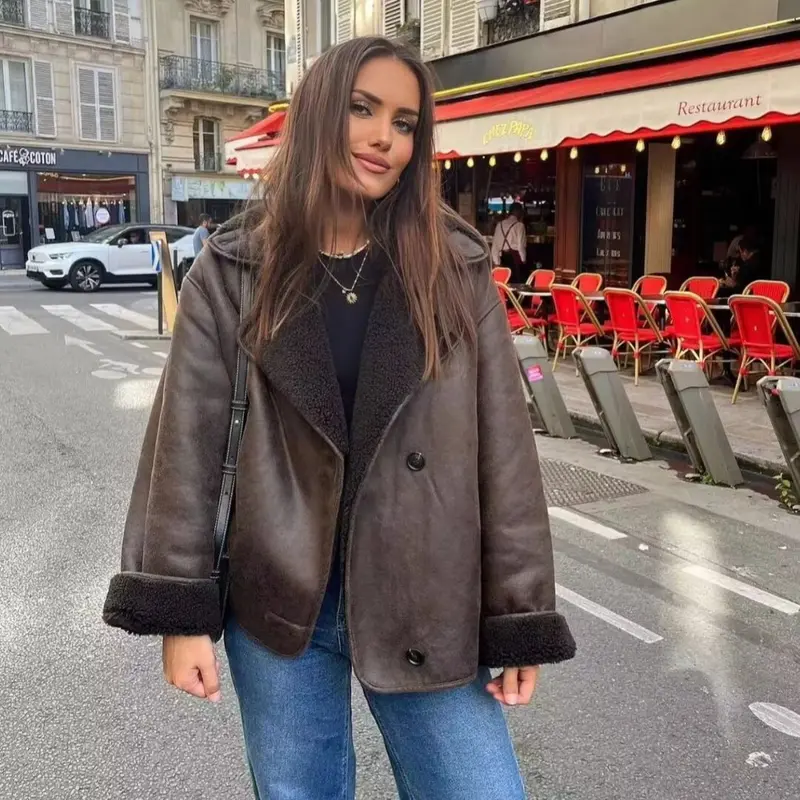 Damen 100+ kurze Lammfell‑Optik Pilotjacke mit Teddyfutter und doppeltgereihter Knopfleiste Drune