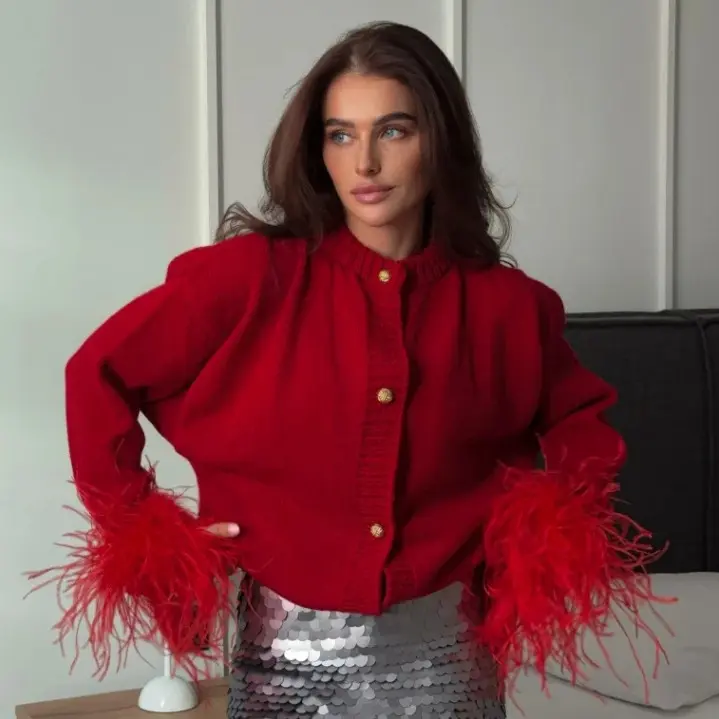 Damen 300+ Cropped Strickjacke mit Fransenärmeln und Perlenknopfleiste Drune