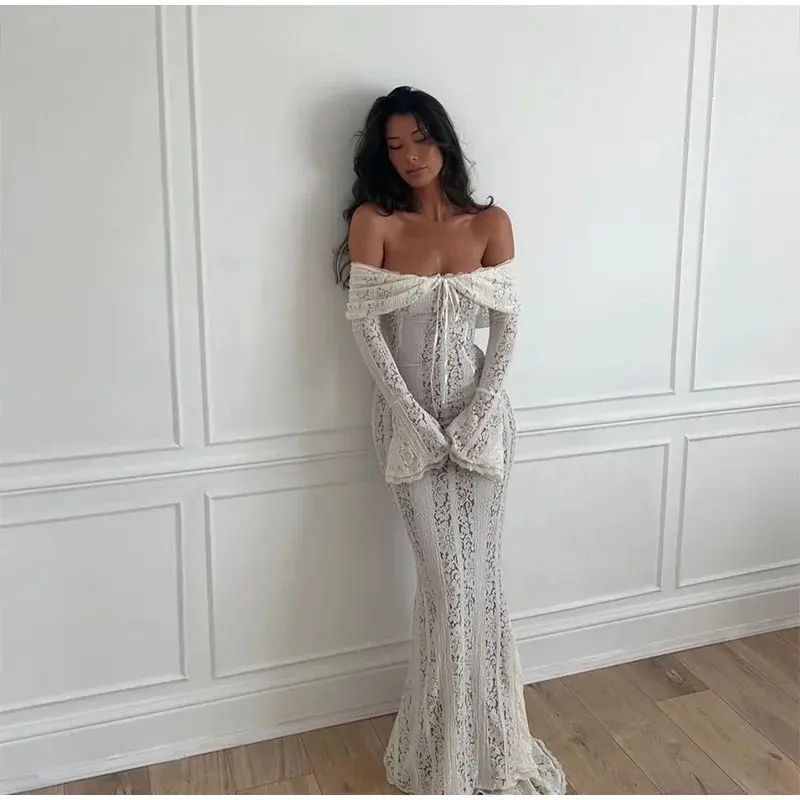 Damen 300+ Maxikleid aus Spitze mit Carmen‑Ausschnitt, ausgestellten Glockenärmeln und figurumspielender Silhouette Drune
