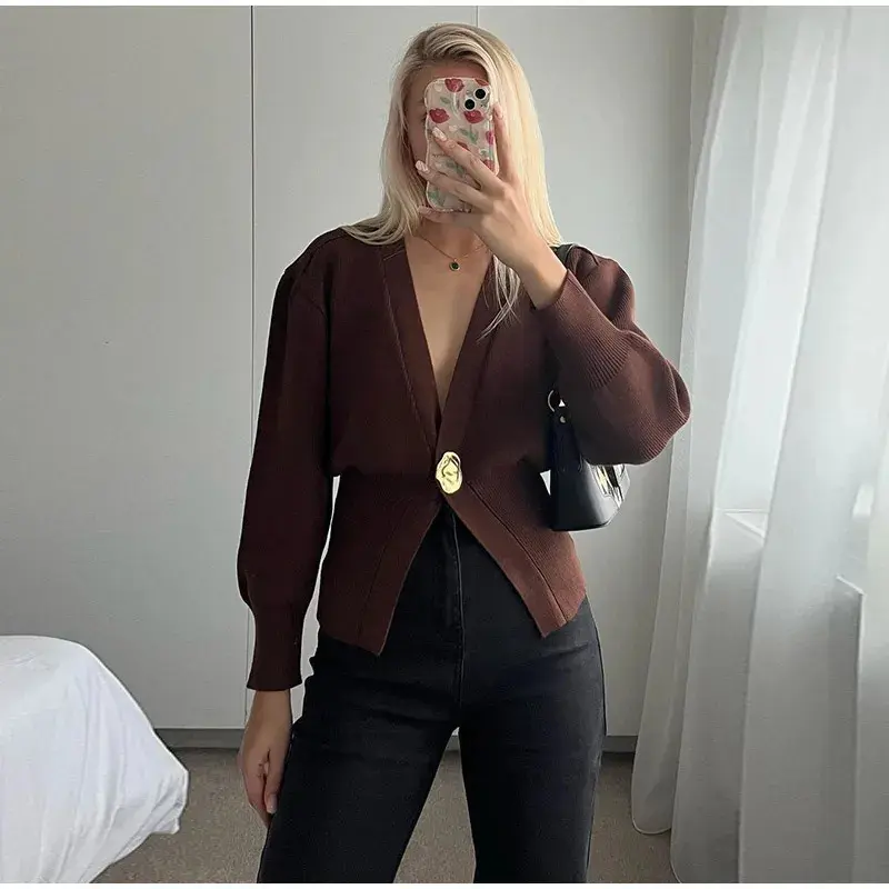 Damen 500+ Cropped‑Cardigan mit Taillenraffung, tiefem V‑Ausschnitt und großem Zierknopf Drune