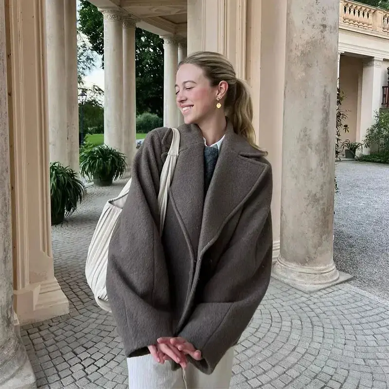 Damen 600+ kurzer oversized Wollmix‑Mantel mit weitem Schnitt und Reverskragen Drune