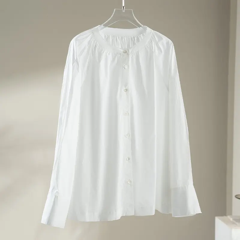 Damen Bluse mit Rundhalsausschnitt, durchgehender Knopfleiste und geraffter Passe Drune