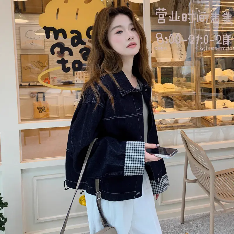 Damen Boxy-Jeansjacke mit kontrastierenden Nähten, Kordelzugsaum und karierten Manschetten Drune