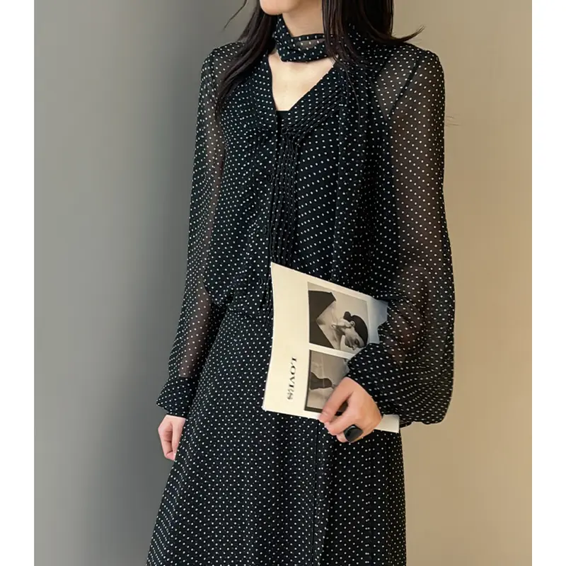 Damen Chiffonbluse mit Schleifenkragen, feinem Punktprint und dekorativen Falten Drune