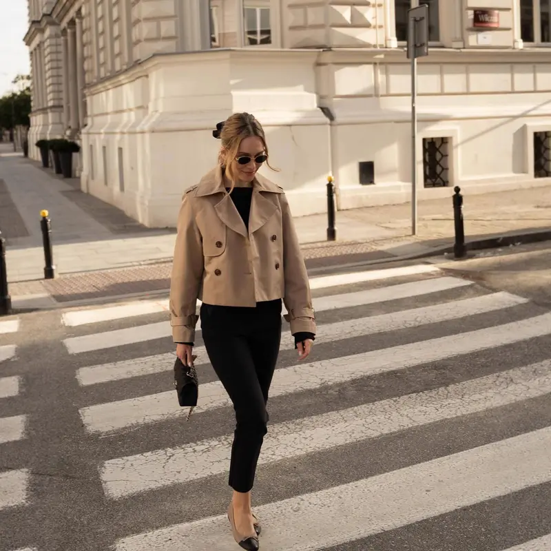 Damen Cropped Trenchcoat mit Doppelreihe und verstellbaren Manschetten Drune