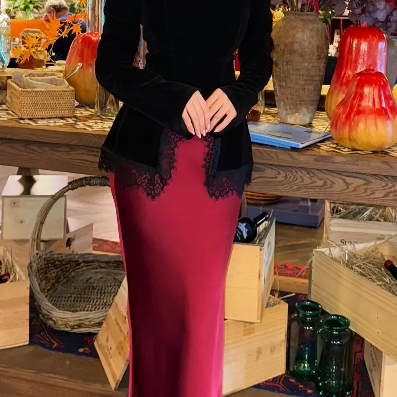 Damen Elegantes Samt-Longsleeve mit Spitzenbesatz und halbkreisförmigem Vorderschlitz Drune