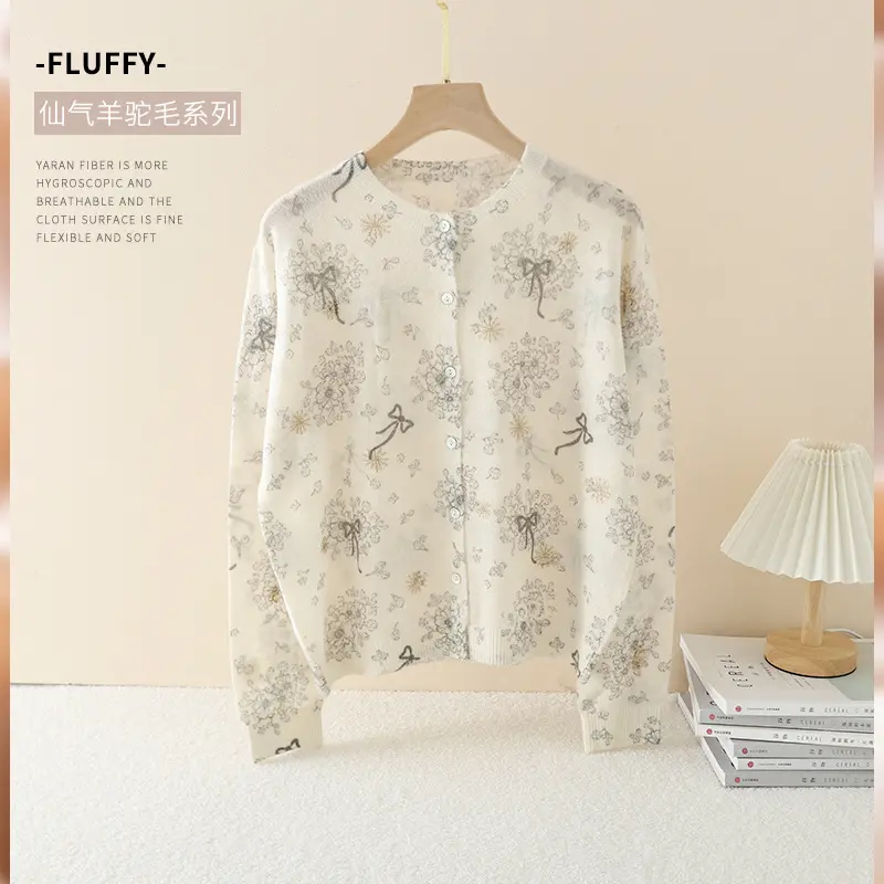 Damen Feiner Knopfcardigan mit zartem Blumen‑Sketchprint und Rundhalsausschnitt Drune