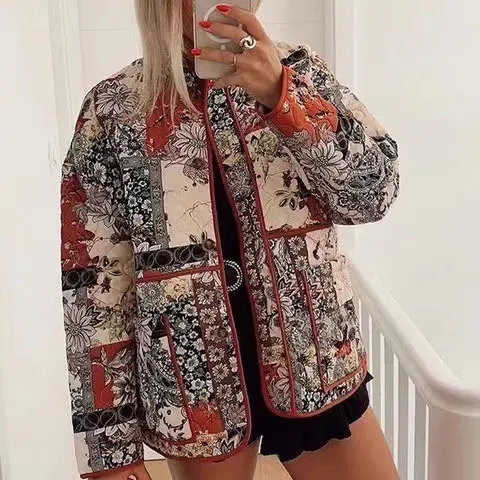 Damen Gepatchte Steppjacke in floraler Patchwork‑Optik Drune
