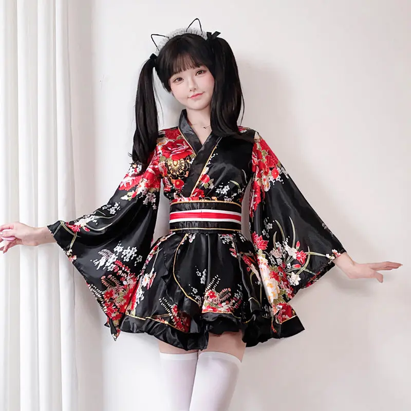 Damen Kimono Kleid mit einem verspielten Schnitt und floralen Akzenten Drune