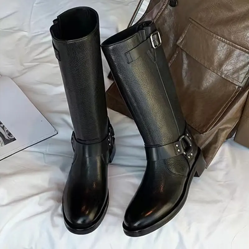 Damen Kniehohe Bikerstiefel aus Leder mit Harness‑Riemen & verstellbarer Schaftschnalle Drune