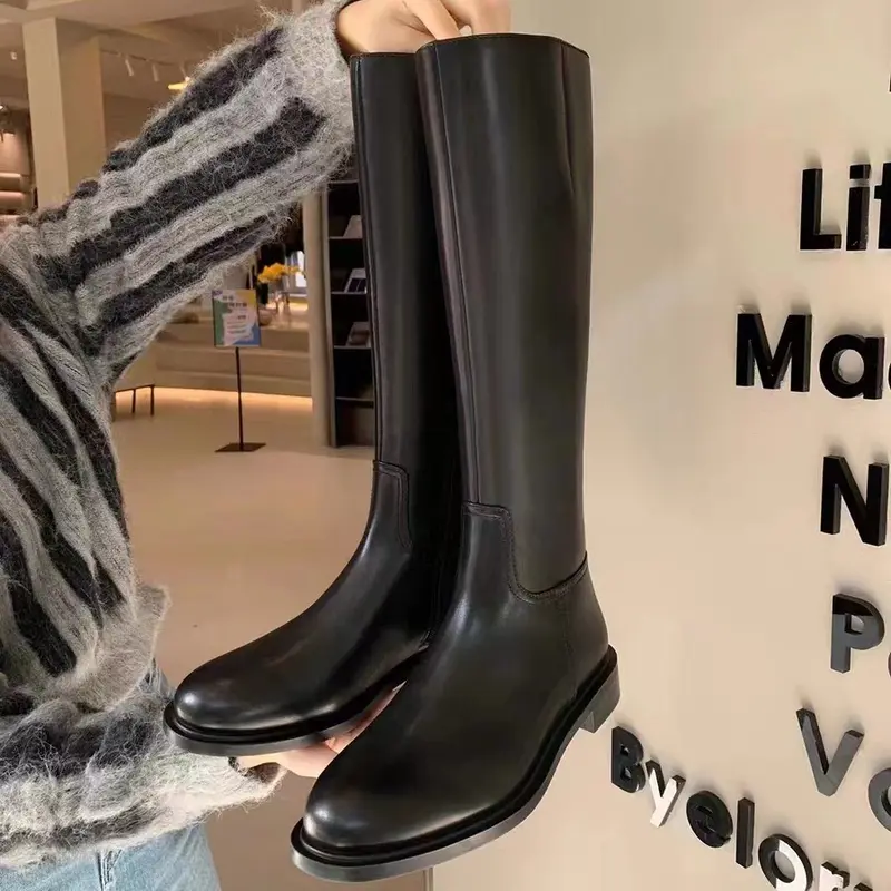 Damen Kniehohe Glattleder-Stiefel mit schlanker Silhouette und flacher Profilsohle Drune
