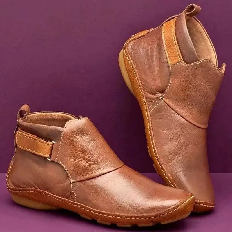 Damen Knöchelhohe Schlupf-Boots aus softem Lederimitat mit verstellbarem Klettriemen und handgenähter Mokassinnaht Drune