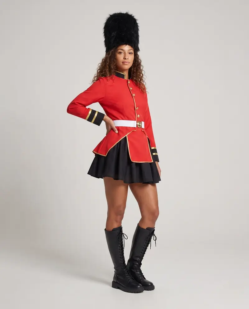 Damen Kostüm im Militärstil mit Rock und eleganten Akzenten Drune