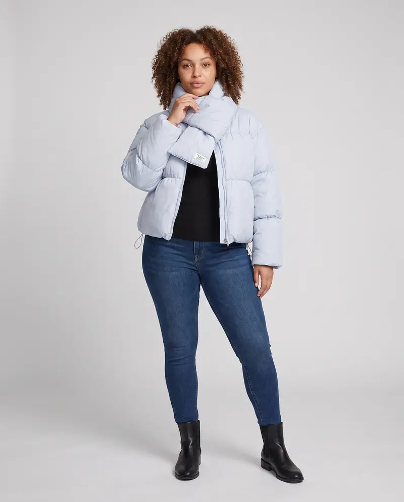 Damen kurz gepolsterte Pufferjacke mit integriertem Schalkragen und voluminösen Ärmeln