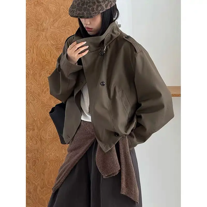 Damen Kurze Blouson‑Trenchjacke mit Stehkragen, doppelreihiger Knopfleiste und Gummizugsaum Drune