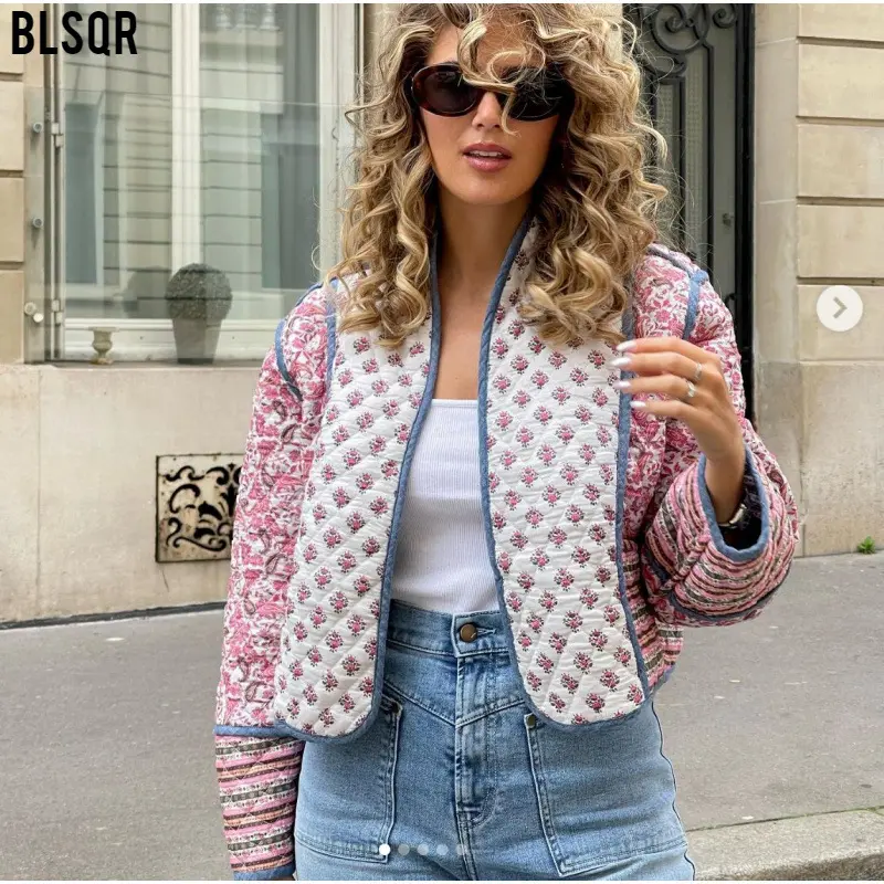 Damen Kurze gesteppte Patchwork‑Jacke mit Paisley‑ und Blumenprints, offener Kimono‑Schnitt und Kontrastpaspel Drune