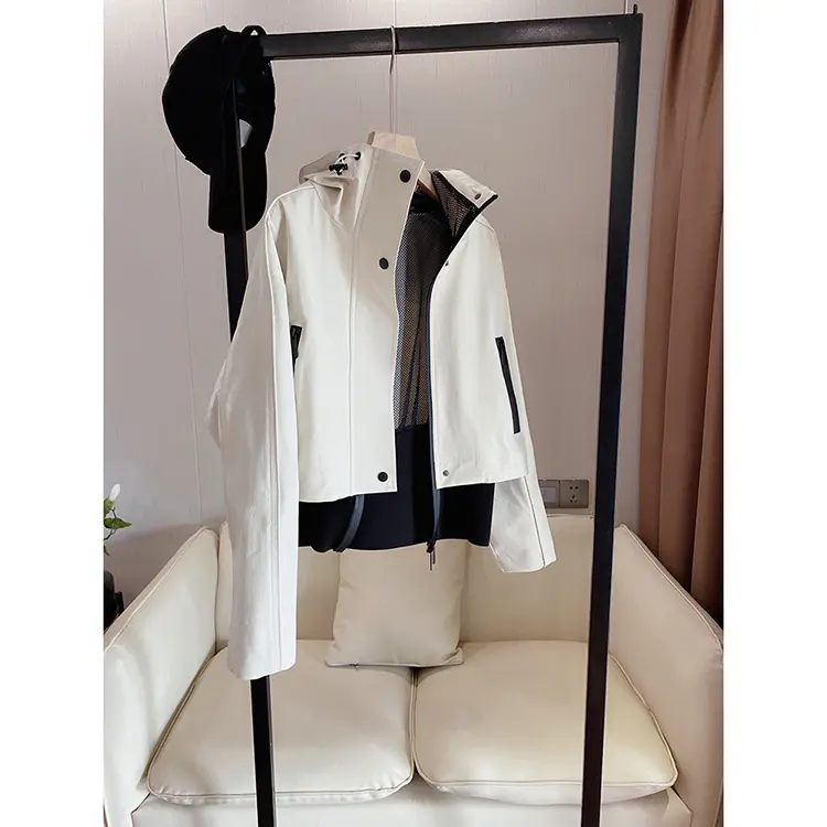 Damen Kurze Kapuzenjacke mit Mesh-Futter, verdeckter Reißverschluss und Kontrastdetails Drune