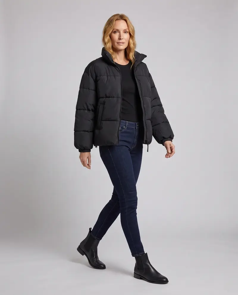 Damen kurze voluminöse gepolsterte Jacke mit hohem Schalkragen, Zwei-Wege-Reißverschluss und verdeckten Seitentaschen