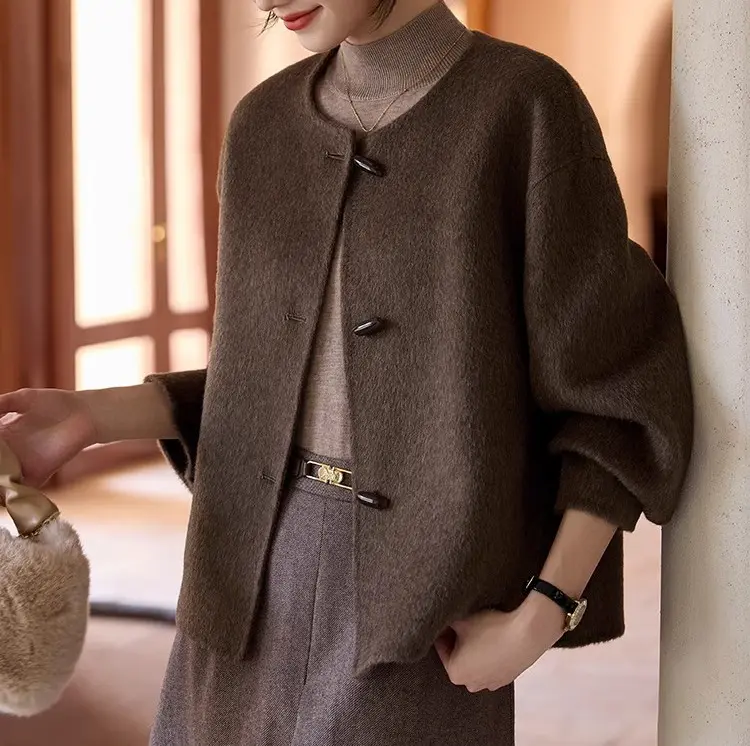 Damen Kurze Wollmix-Jacke mit Rundhalsausschnitt, Ballonärmeln und Knebelknöpfen Drune