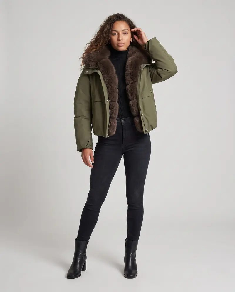 Damen kurzes Parka mit voluminösem Kunstfellkragen, gepolstertem thermischem Futter und verdeckter Druckknopfleiste