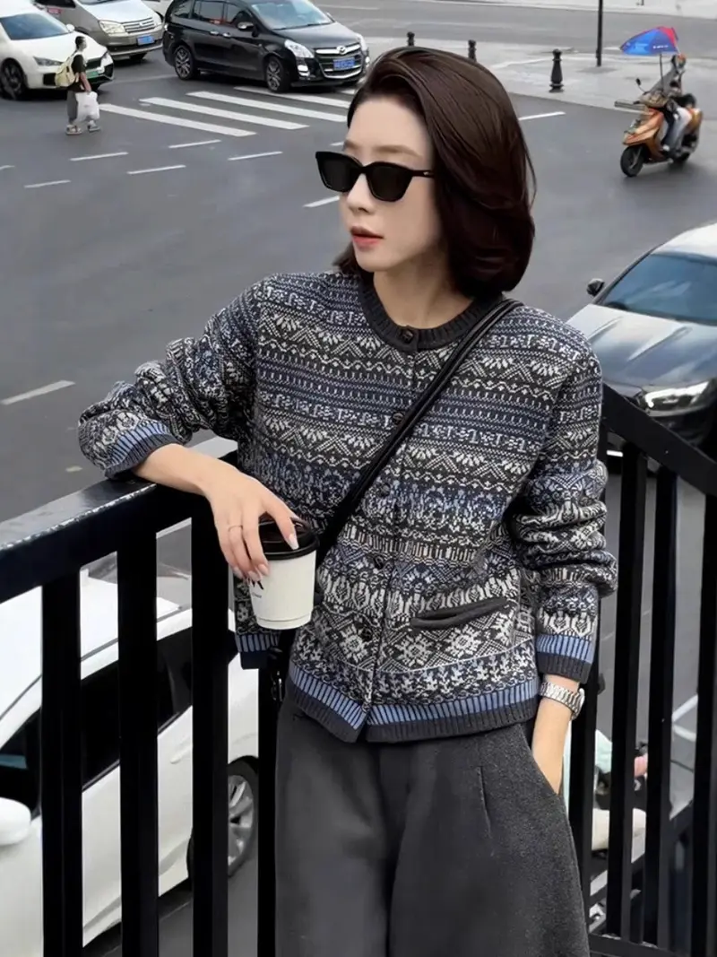 Damen Kurzjacke-Cardigan mit Jacquard‑Muster, Rippbündchen und Rundhals Drune