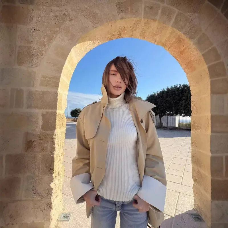 Damen Kurzjacke im Safari‑Stil mit Taillengürtel und übergroßen Manschetten Drune