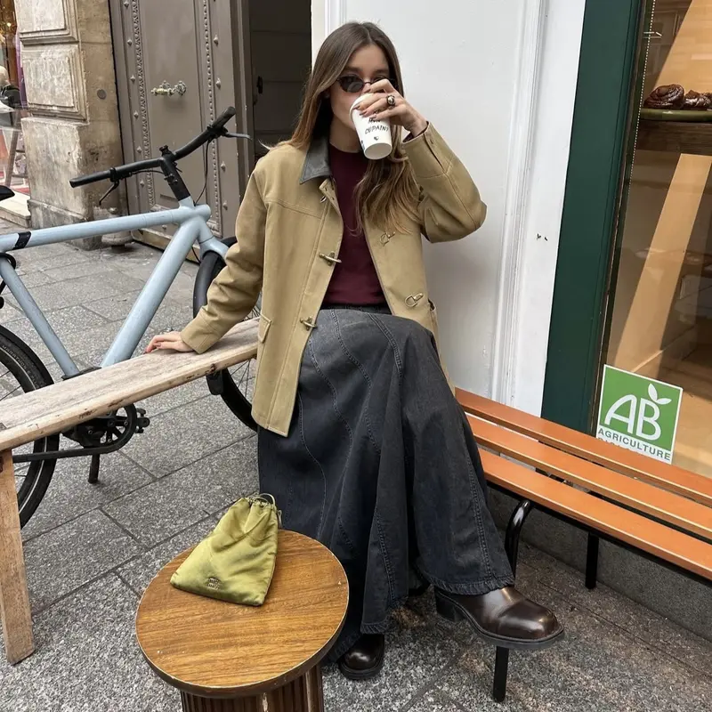 Damen Kurzjacke mit Knebelverschlüssen und kontrastierendem Hemdkragen Drune
