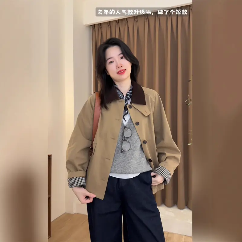 Damen Kurzmantel im Mac-Stil mit kontrastierendem Samtkragen und karierten Ärmelaufschlägen Drune