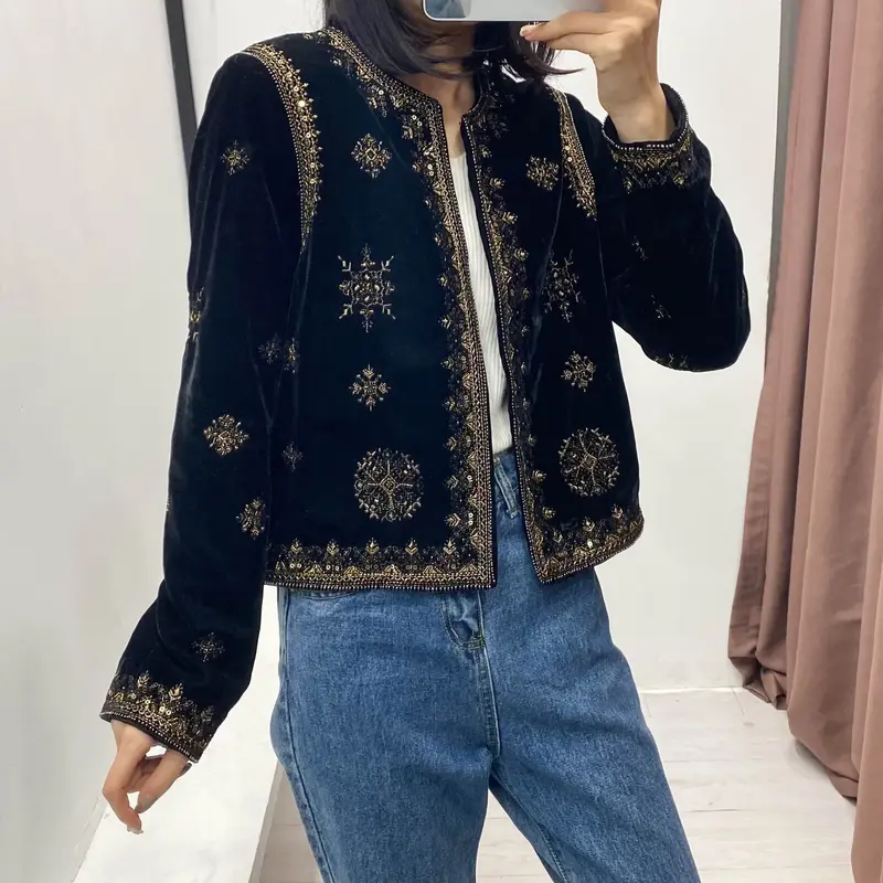 Damen Kurzsametjacke mit filigraner Metallstickerei und Perlenbesatz Drune