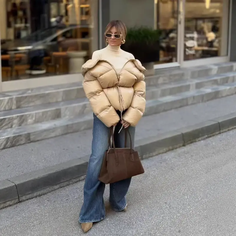 Damen Kurzsteppjacke im Carmen‑Look mit Tunnelzug‑Taillierung und voluminösen Ärmeln Drune