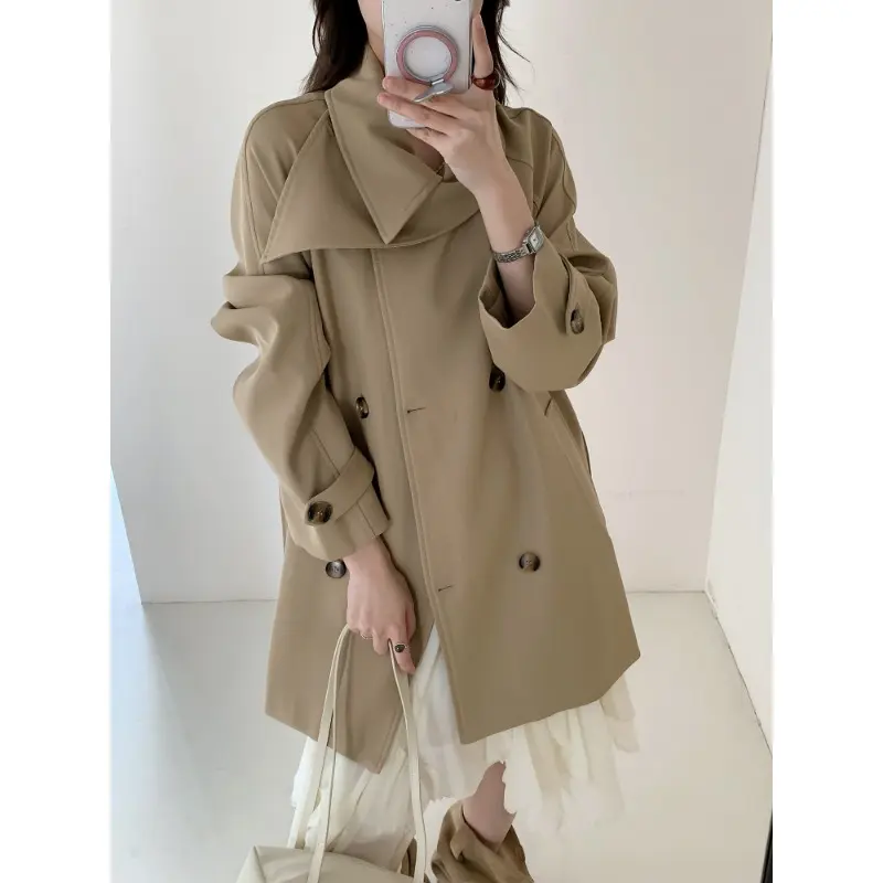 Damen Kurztrench mit extra weitem Revers, Raglanärmeln und Hornknopfdetails Drune