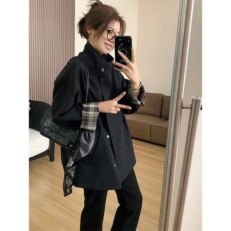 Damen Kurztrenchjacke im Oversize‑Boxy‑Schnitt mit Stehkragen und kariertem Ärmelaufschlag Drune