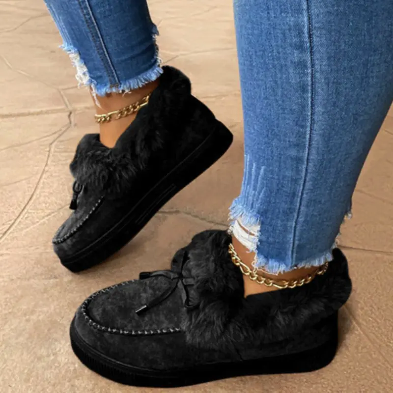 Damen Kuschel‑Mokassin‑Slipper mit hochfloriger Fellmanschette, dekorativer Steppnaht und leichtem Plateau‑Sohlenprofil Drune