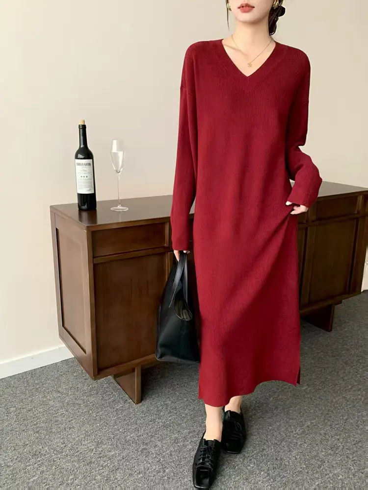 Damen Langes Feinstrick-Midikleid mit V‑Ausschnitt, Seitenschlitz und entspannter Silhouette Drune