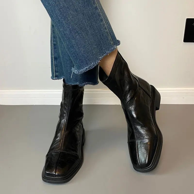 Damen Lederstiefel mit quadratischer Zehenpartie und profilierter Gummisohle Drune