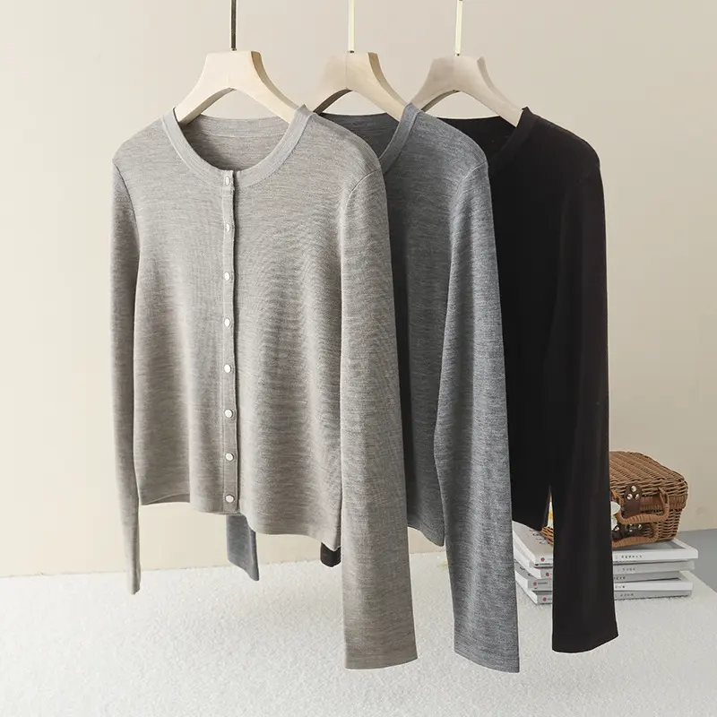 Damen Leichter Feinstrick-Cardigan mit Rundhals, Slim-Passform und dezenter Knopfleiste Drune