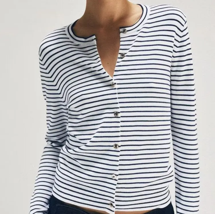 Damen Maritimer Feinstrick-Cardigan mit feinen Streifen und Perlmuttknöpfen Drune