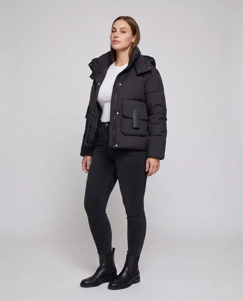 Damen Nan Boxy gepolsterter Alltags-Puffer mit seitlichen Cargo-Flaps und ergonomischem Schulterbesatz