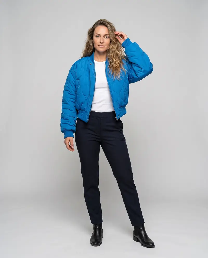 Damen Nan cropped gestepptes Bomberjacke mit organischem kreisförmigem Steppmuster und voluminösen Ärmeln