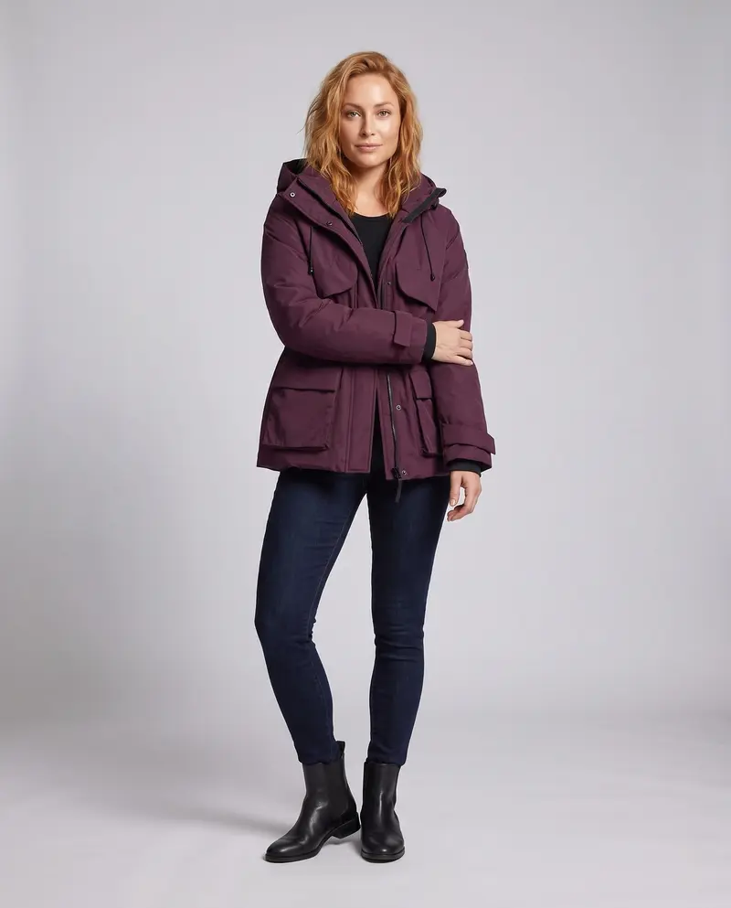 Damen Nan kurze boxy Parka mit multifunktionalen Pattentaschen, verstellbare Kapuze und winddichter thermischer Füllung