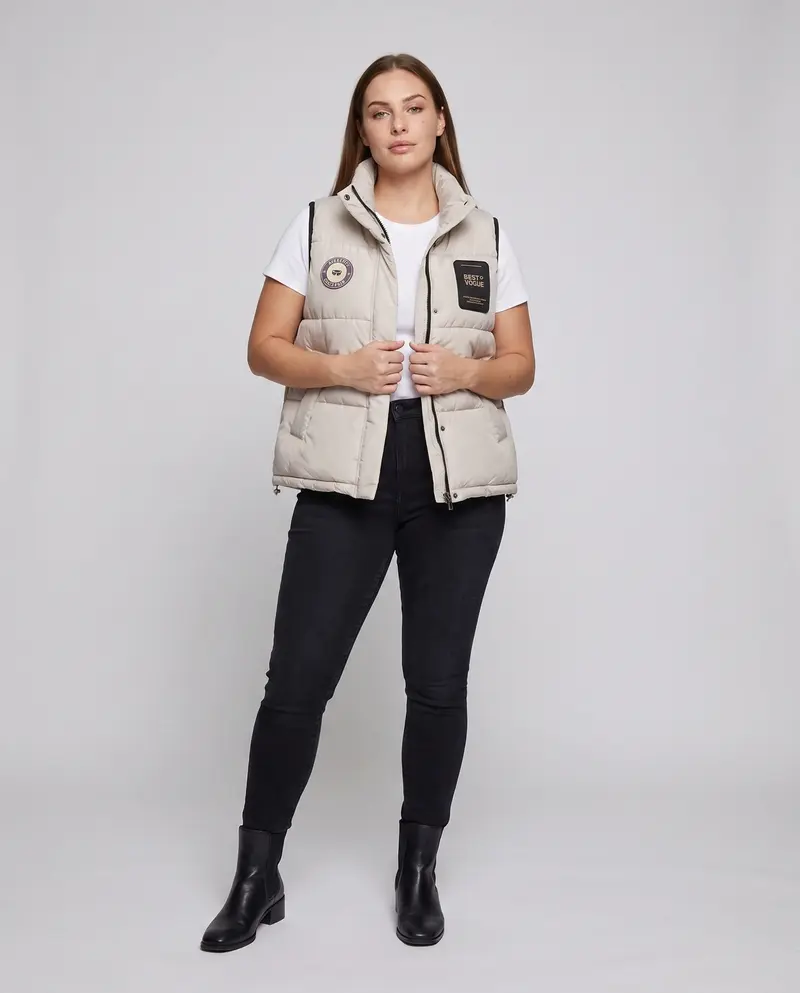 Damen nicht gepolsterte oversized gesteppte Weste mit hohem Kragen und Logo-Patches