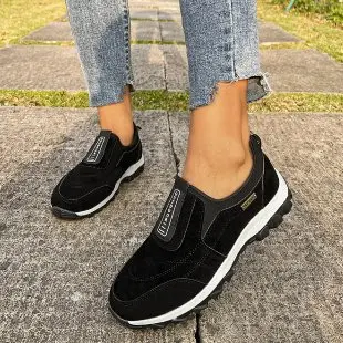 Damen Outdoor-Slip-On-Sneaker mit robustem Lug-Profil und Velours‑Optik Drune