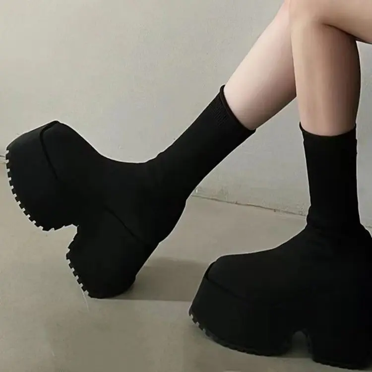 Damen Plateau‑Sock‑Boots mit markanter Lug‑Sohle und skulpturaler Plattform Drune
