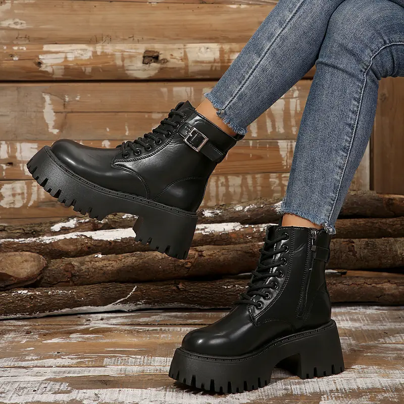 Damen Robuste Plateau‑Bikerboots mit seitlichem Reißverschluss, Schnürung und markanter Lug‑Sohle Drune