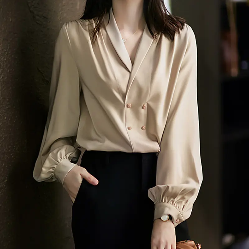 Damen Satinbluse mit Schalkragen und doppelreihiger Knopfleiste Drune