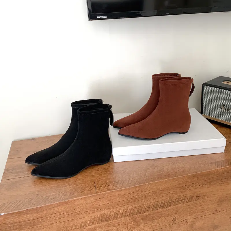 Damen Schmale spitz zulaufende Velours‑Ankleboots mit verstecktem Keilabsatz und Fersenriegel Drune