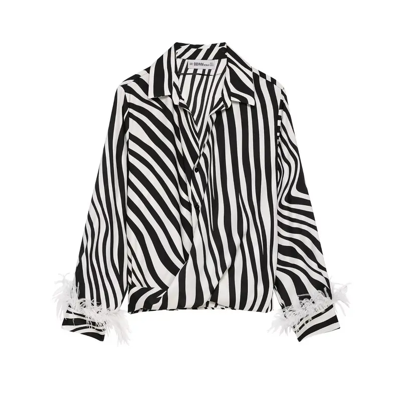 Damen Seidige Oversize-Bluse mit Zebra-Streifen und Federbesatz Drune