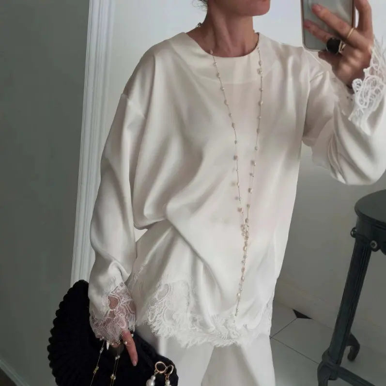 Damen Seidiges Langarmshirt mit Spitzenbesatz am Saum und Manschetten Drune