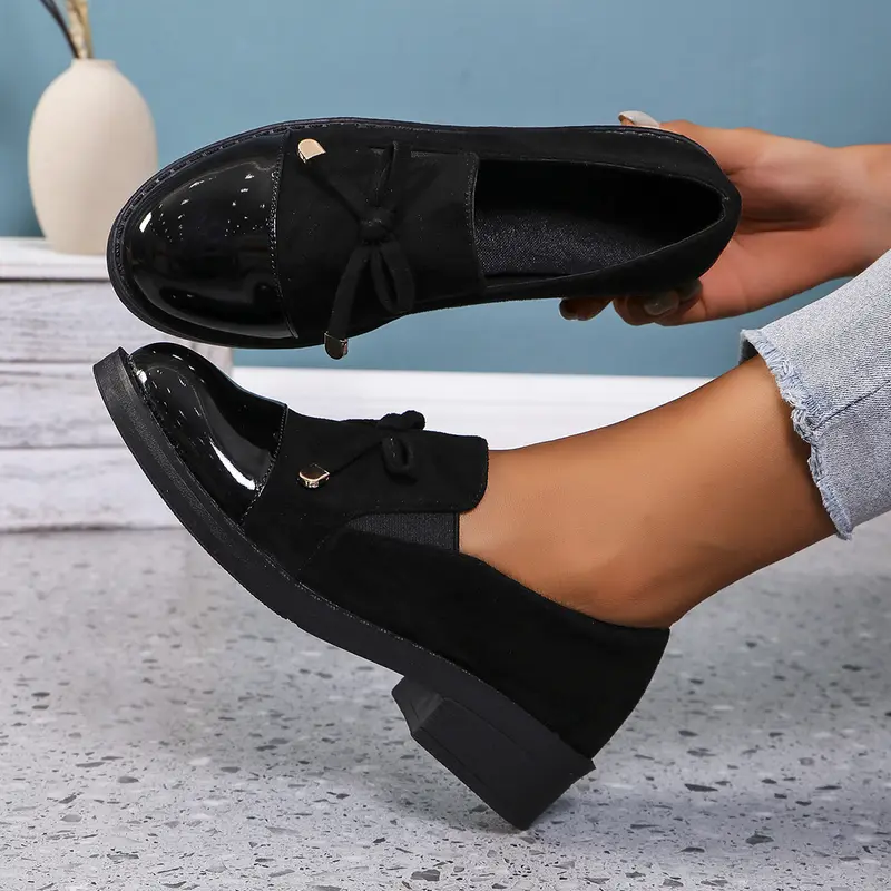Damen Slip-On Loafer aus Veloursimitat mit Lackkappe, elastischem Einsatz und Zierschleife Drune